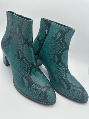 Stuart Weitzman Kiandra Python Snake Embossed Leather Ankle Boots Size 9 Spain